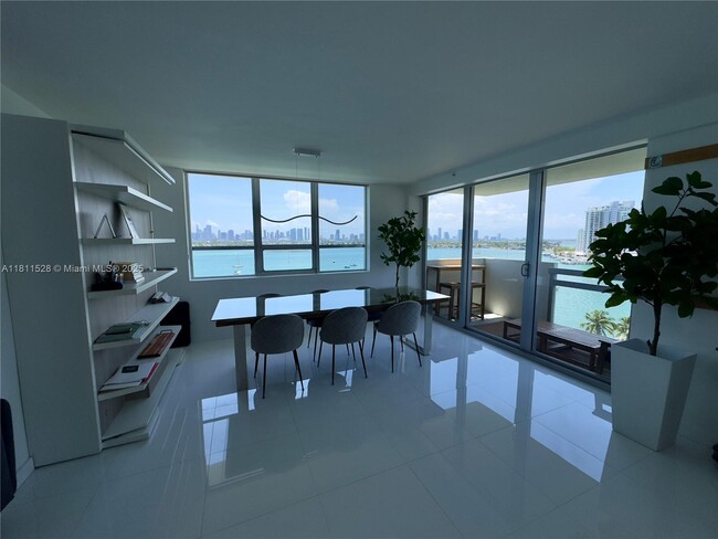 Building Photo - 1500 Bay Rd