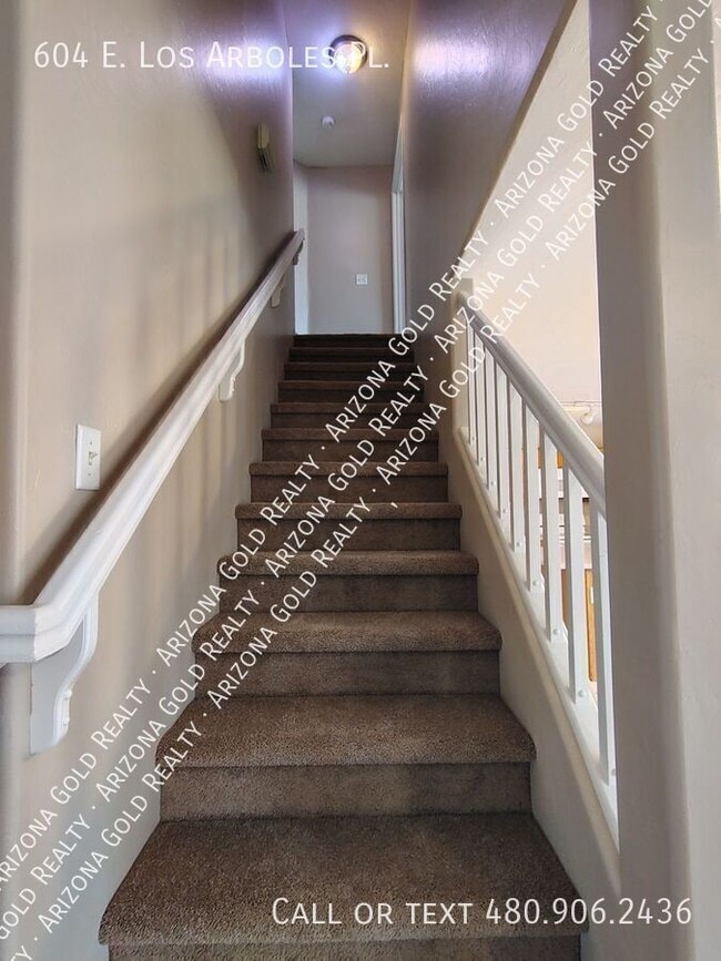Building Photo - 604 E Los Arboles Pl