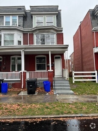Building Photo - 1st Floor 1 Bed 1 Bath Apt Located On Lexi...