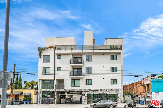 Building Photo - 667 Wilton Pl