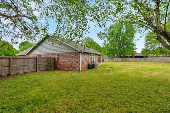 Building Photo - Beatifully Updated East Fay Home! Must See!