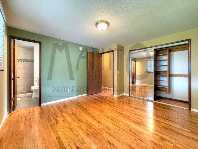 Building Photo - Entertainers Dream Home
