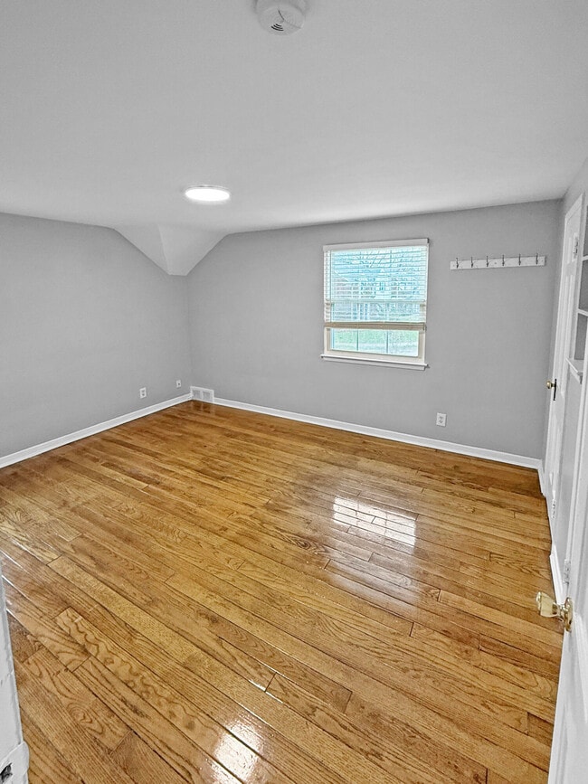 Building Photo - 3746 Brewster St