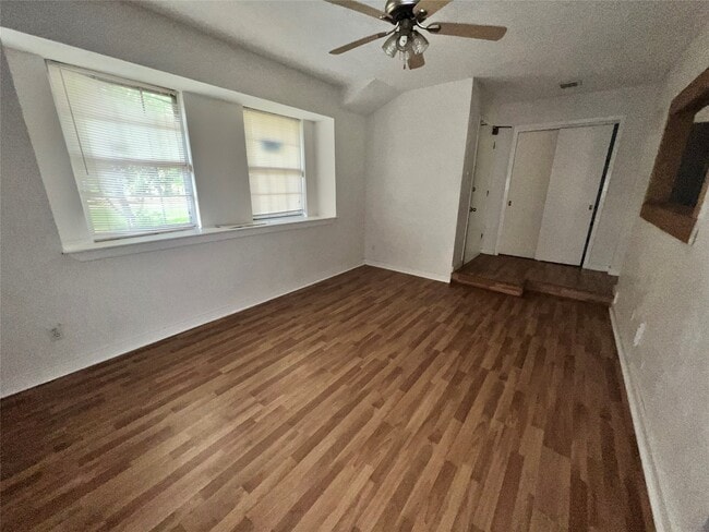 Building Photo - 9157 White Oak Dr