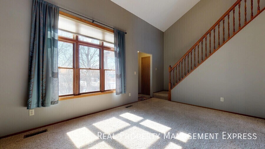 Building Photo - 4712 E Blazewood Dr