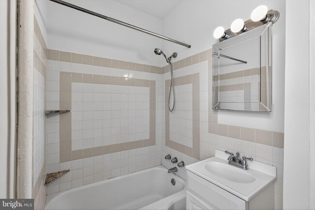 Building Photo - 459 Martin St