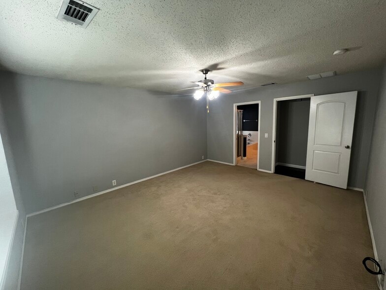 Building Photo - 1510 Shady Shores Dr