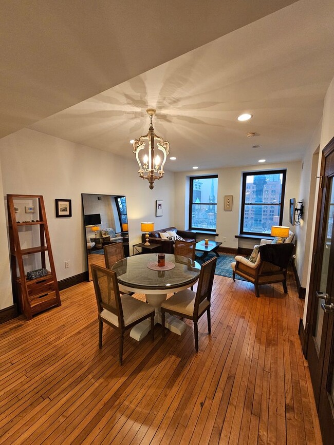 Building Photo - Fully Furnished Public Square Apartment!!!