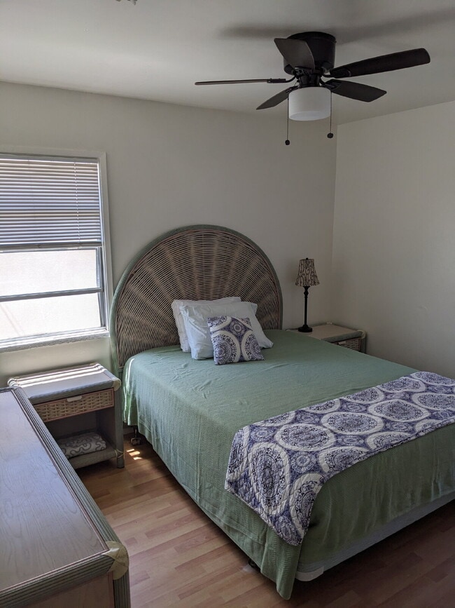 Building Photo - Beachy, Upgraded 1 Bed / 1 Bath – Just 49 ...
