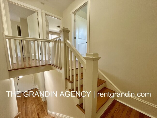 Building Photo - 1518 Wautauga St SW