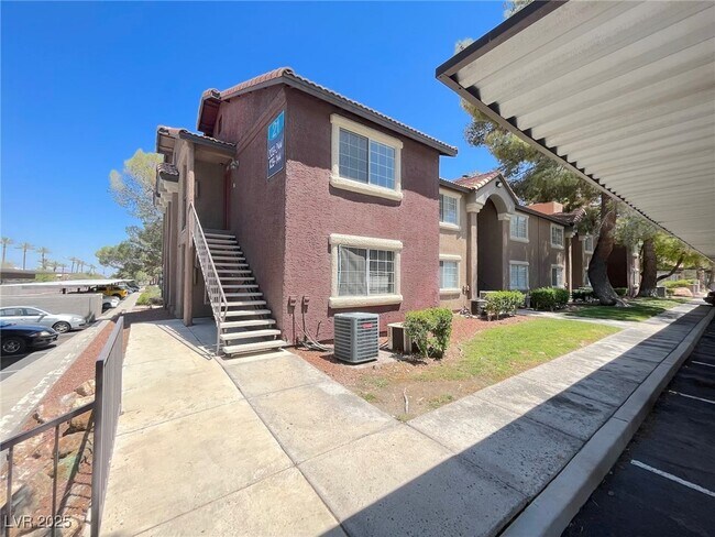 Building Photo - 2750 S Durango Dr