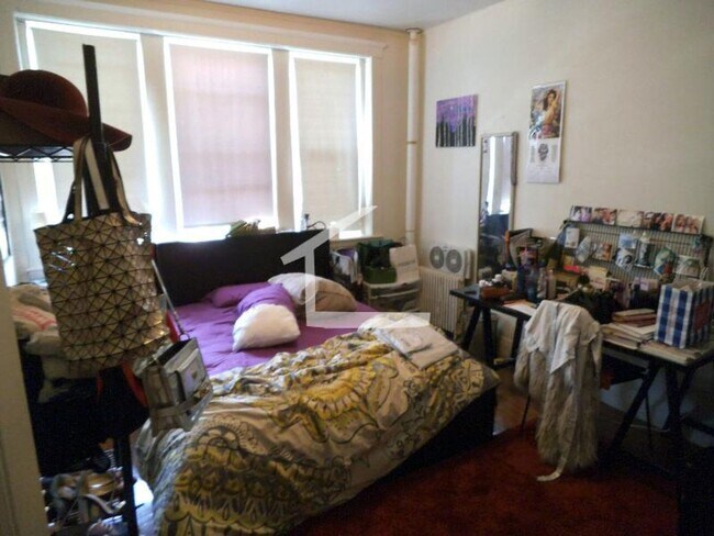 Building Photo - No brokers Fee, No Security Deposit, Eleva...