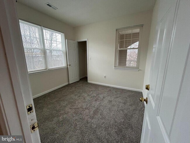 Building Photo - 7204 Bogley Rd