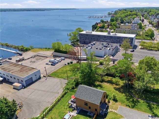 Building Photo - 1124 Narragansett Blvd