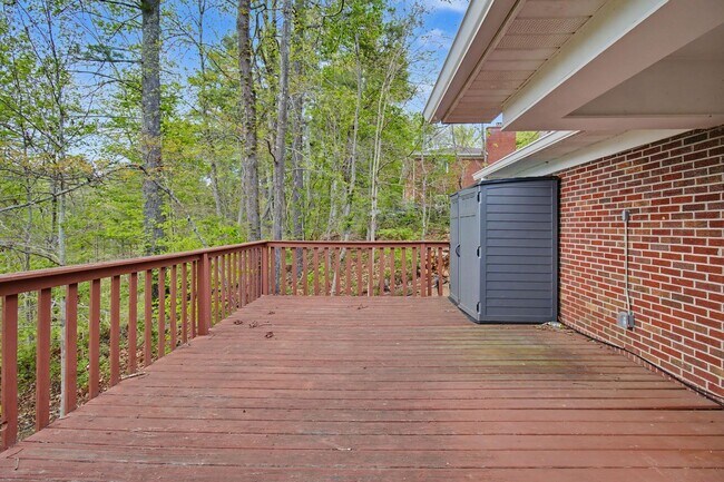 Building Photo - 415 Mountain View Rd