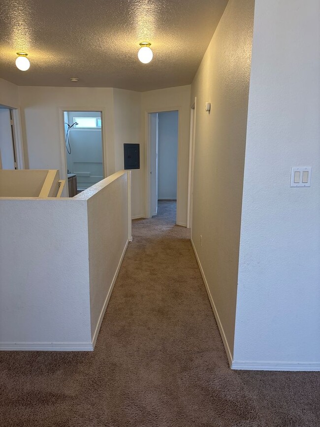 Building Photo - Rental home Near North Hills