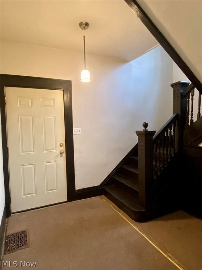 Building Photo - 390 Doyle St