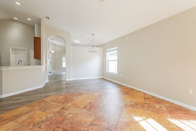 Building Photo - 204 Cornwall Ct