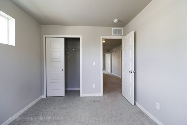 Building Photo - New Townhome in Downtown Johnstown