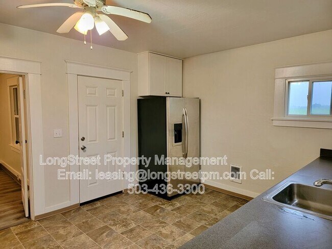 Building Photo - 29626 OR-34