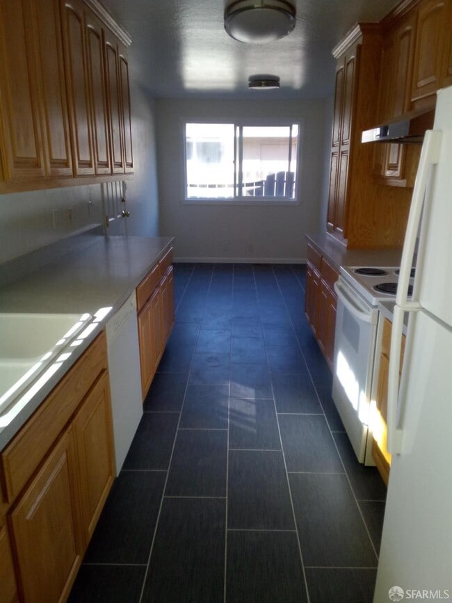 Building Photo - 3948 Majestic Dr