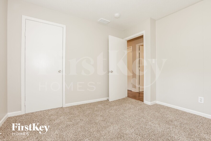 Building Photo - 4971 Oakdale Dr