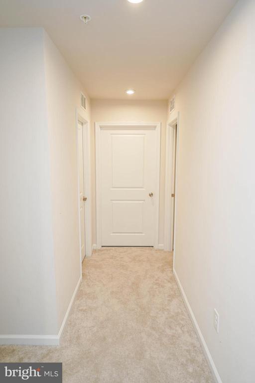 Building Photo - 9305 Mulligan Way