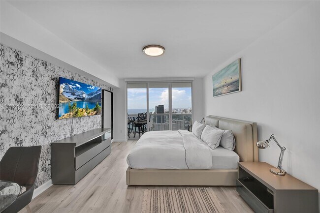 Building Photo - 1830 S Ocean Dr