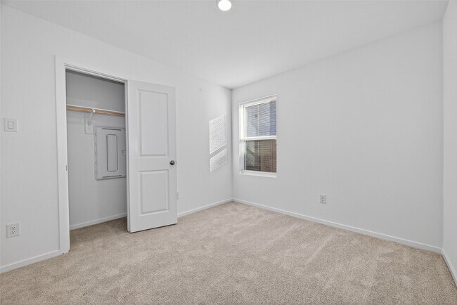 Building Photo - 3081 Majestic Sunrise Dr