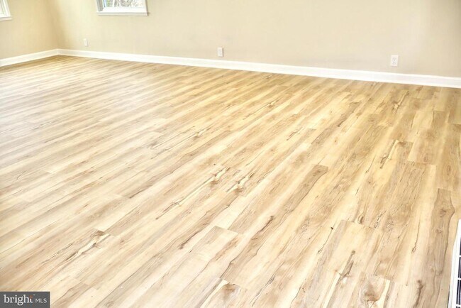 Building Photo - 147 Deacon Rd