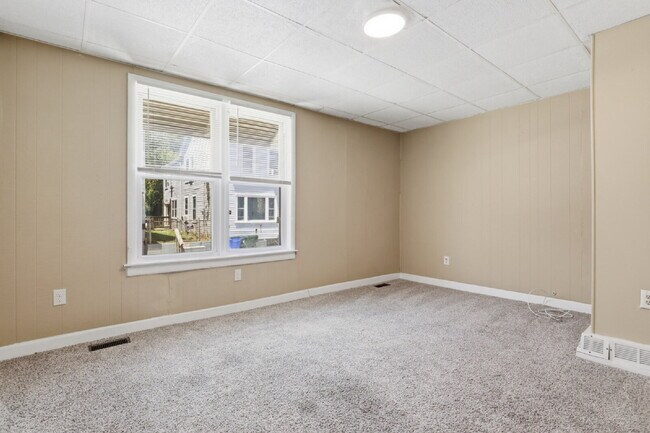 Building Photo - This well-maintained 4-bedroom, 2-bath duplex offers a spacious layout with all the comforts of h...