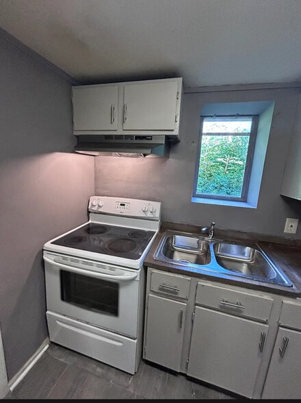 Building Photo - 1320 Brown St