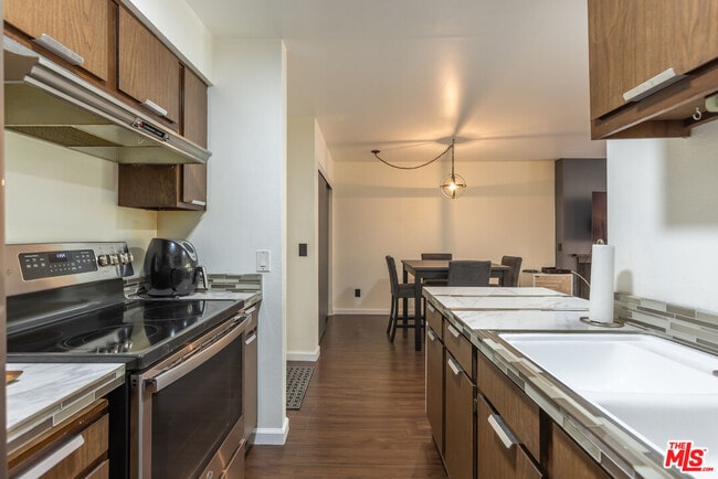 Building Photo - 5213 Raintree Cir