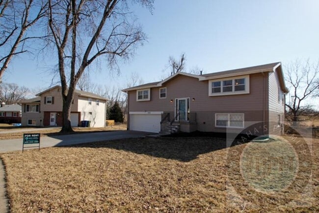 Building Photo - Charming 6 Bed 2 Bath Home Near the Offutt