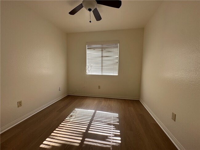 Building Photo - 4631 Oceanside Dr
