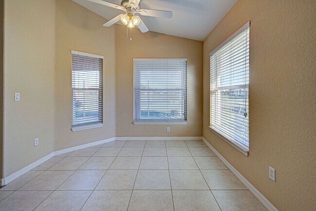 Building Photo - 2134 Boxwood St