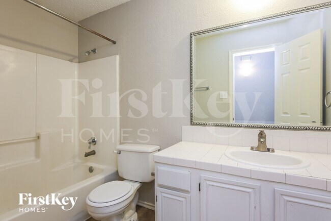 Building Photo - 136 Woodcreek Dr