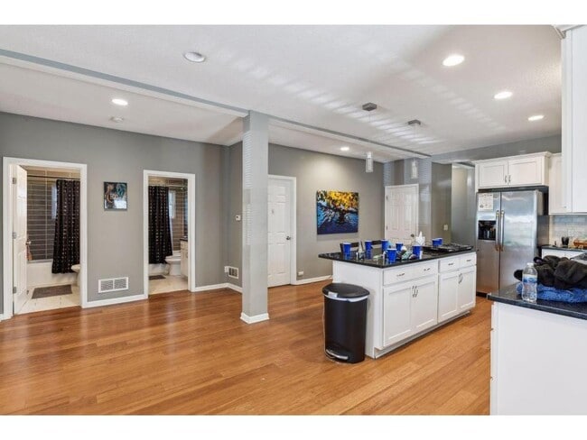 Building Photo - 3023 Dupont Ave S