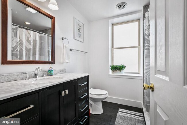 Building Photo - 600 N Linwood Ave