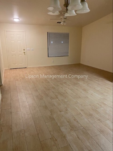 Building Photo - 1818 E Country Ct