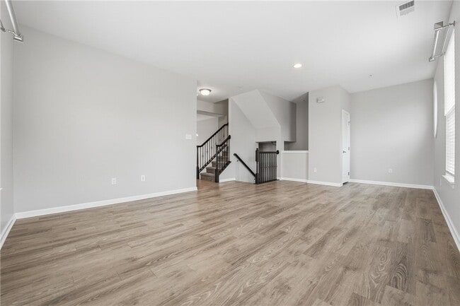 Building Photo - 202 Pointe View Dr