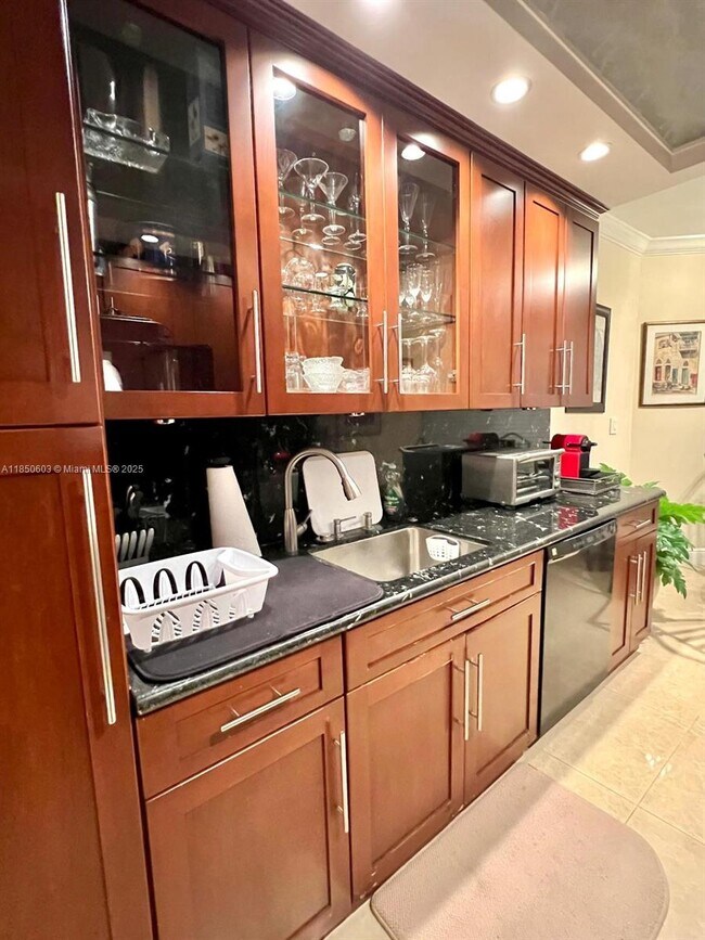 Building Photo - 20191 E Country Club Dr