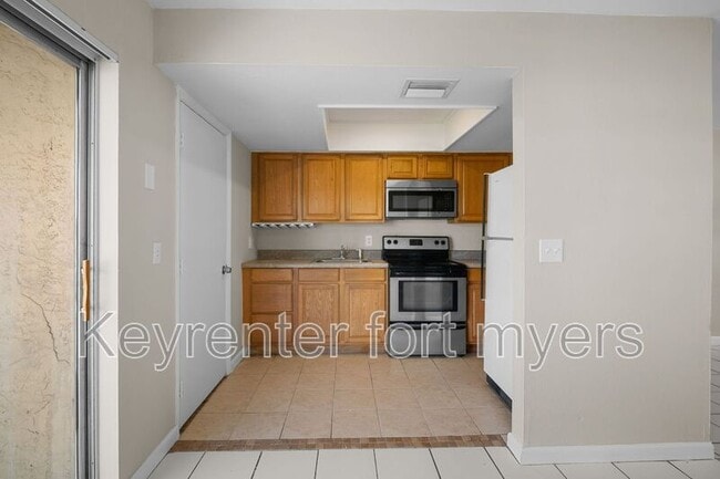 Building Photo - 1706 Cypress Dr