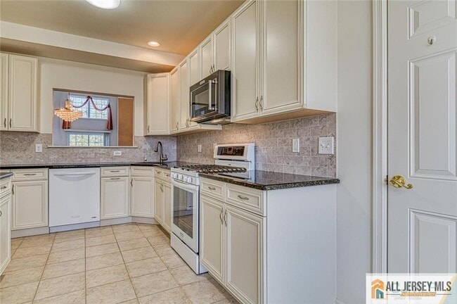 Building Photo - 1802 Schindler Dr