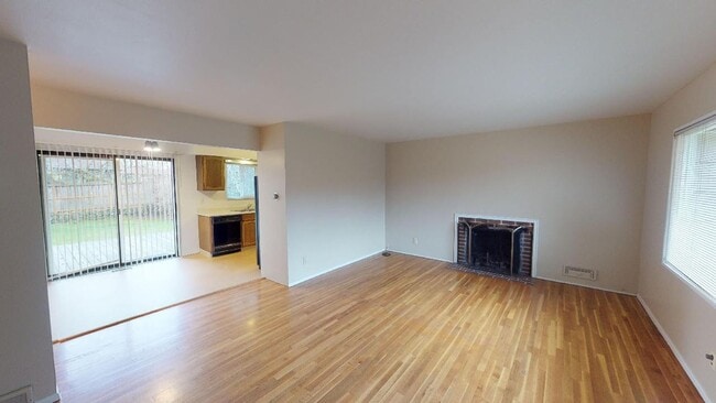 Building Photo - Multnomah Village - Single Level, Large Ya...