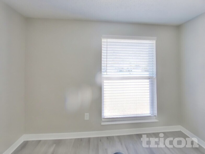 Building Photo - 3183 Bee St E