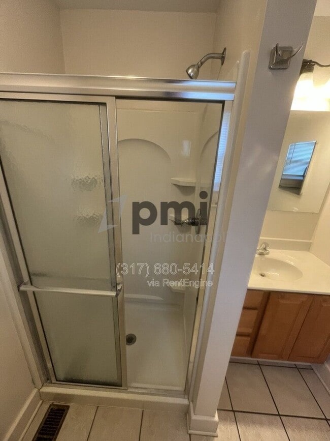 Building Photo - 1425 W Washington St