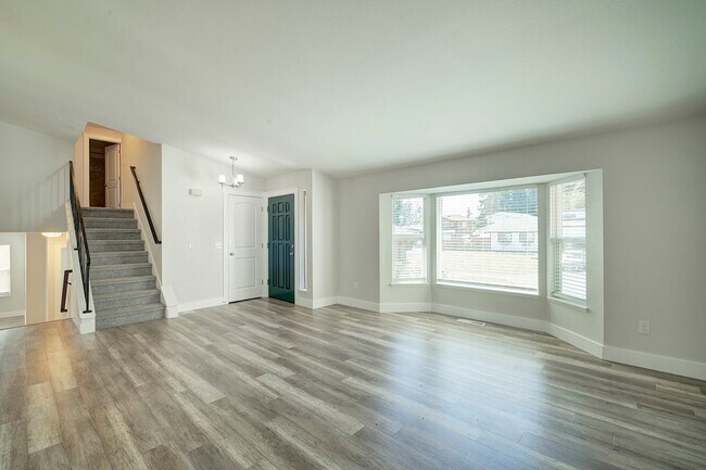 Building Photo - 3Bd/2.5Ba Kent House