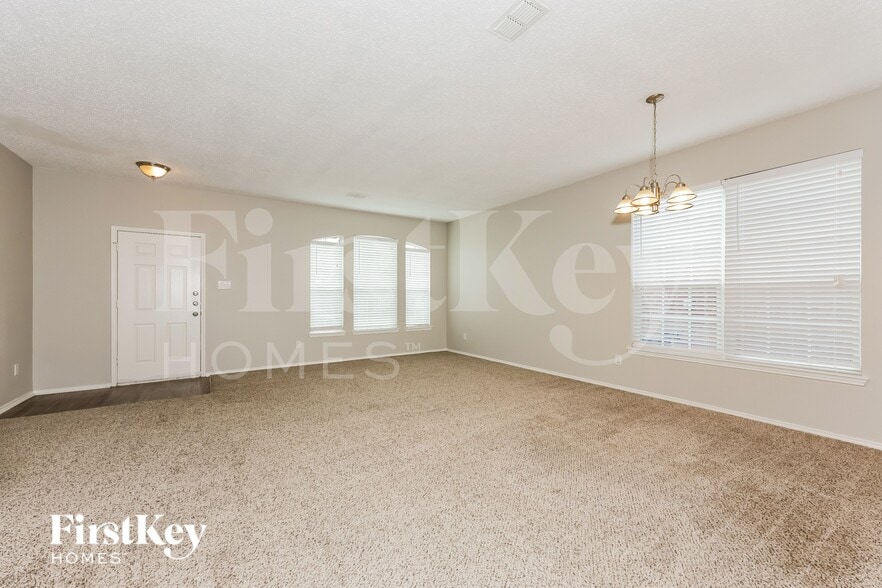 Building Photo - 7425 Snow Ridge Dr