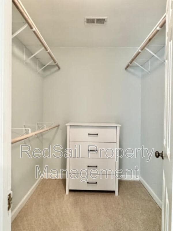 Building Photo - 114 Barclay Crescent